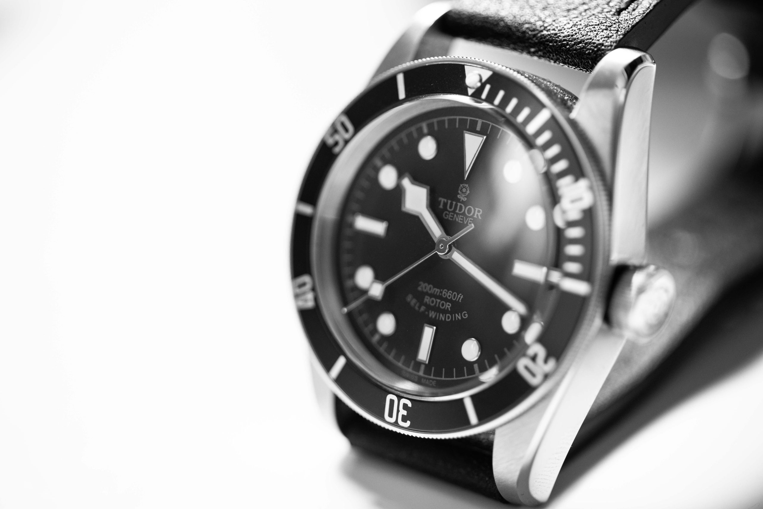 20 Small Wrist Dive Watches: 37mm, 38mm, and 39mm Offerings – The Dive Watch  Blog